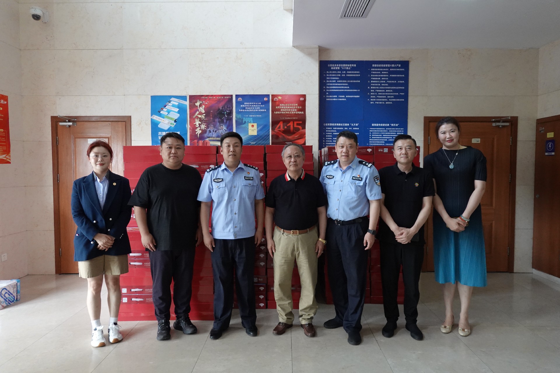 慰問(wèn)上海市公安局交通警察總隊(duì)高架道路支隊(duì).jpg