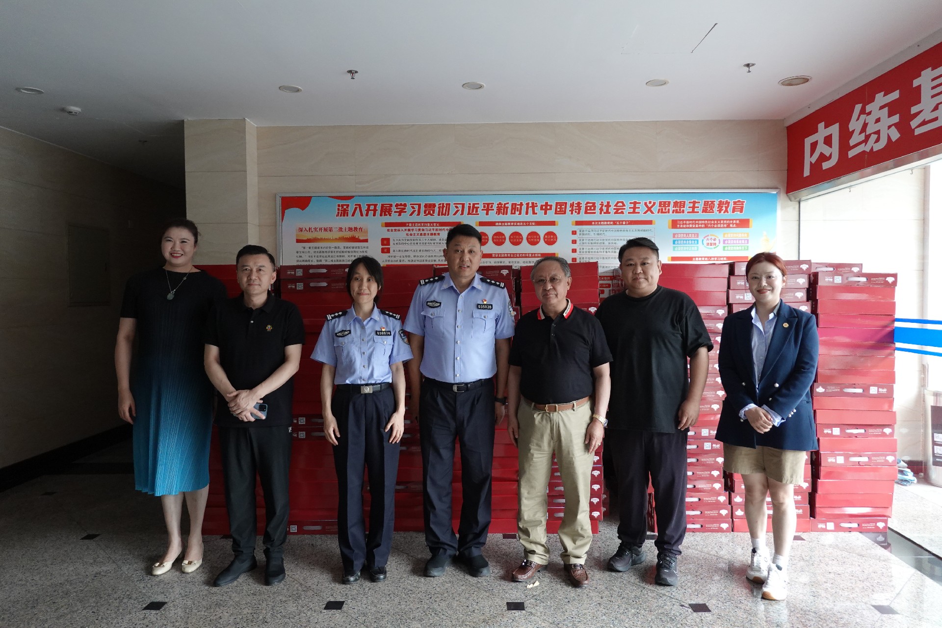 慰問(wèn)上海市公安局虹口分局交警支隊(duì).jpg